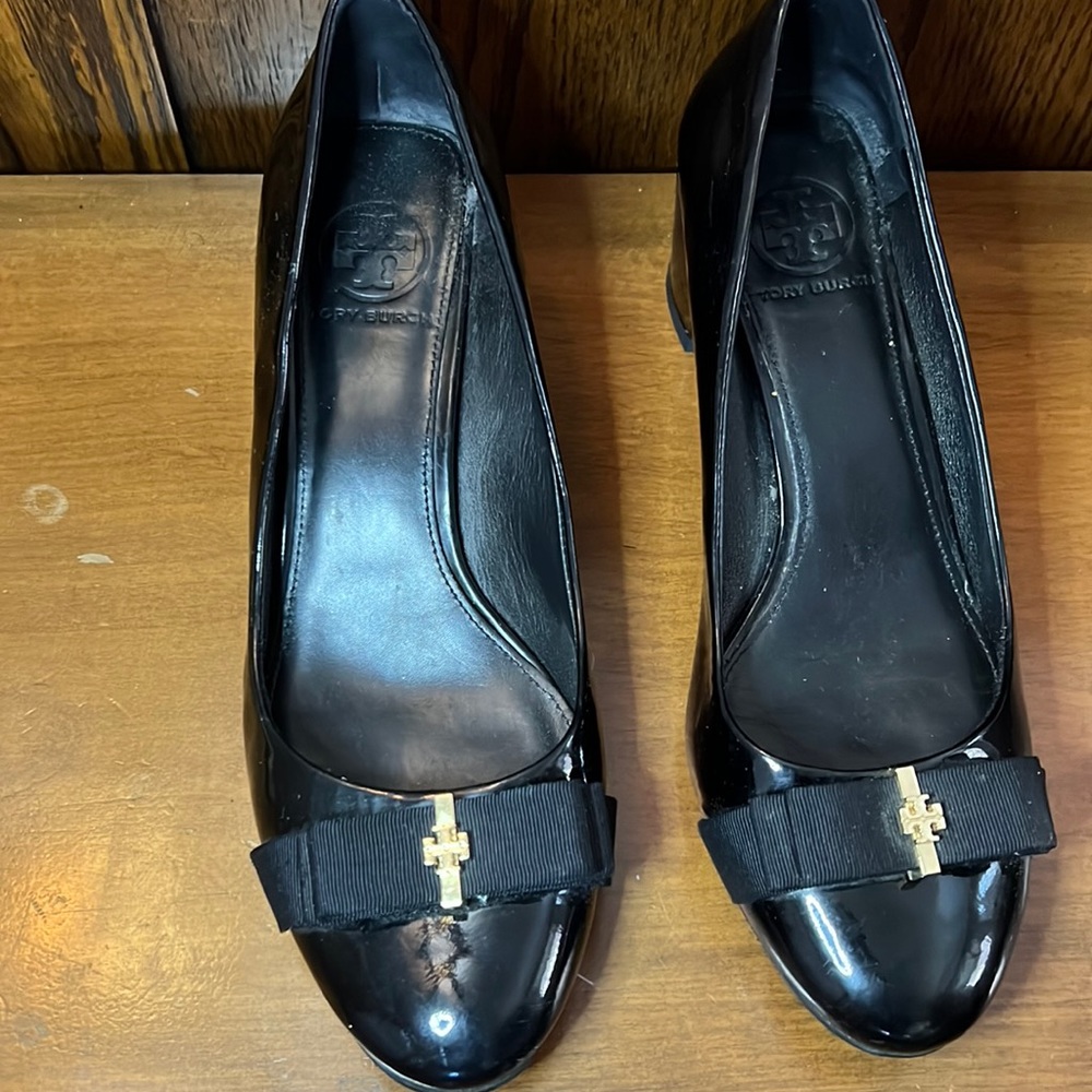 Tory Burch round toe pump size 9.5